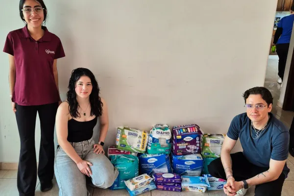 Foto 1 de Donativos entregados a En Acción Solo Por Amor